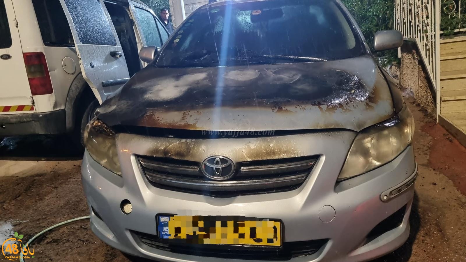 إحراق سيارات وخط شعارات معادية للعرب في أبو غوش وعين نقوبا
